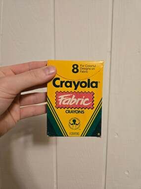 Vintage 1988 Crayola Fabric Crayons 8 Count Box